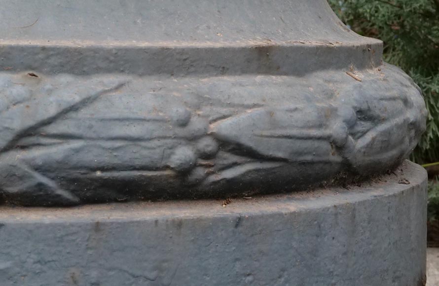 Cast iron base with woman's profile Cast iron base with woman's profile-7