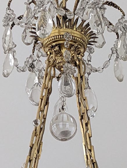 Louis XVI style chandelier in gilt bronze and crystals decorated with rams heads Louis XVI style chandelier in gilt bronze and crystals decorated with rams heads-4