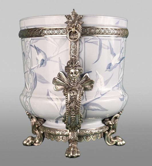 The Opaline vase, the magic of BACCARAT in the 19th century The Opaline vase, the magic of BACCARAT in the 19th century-1