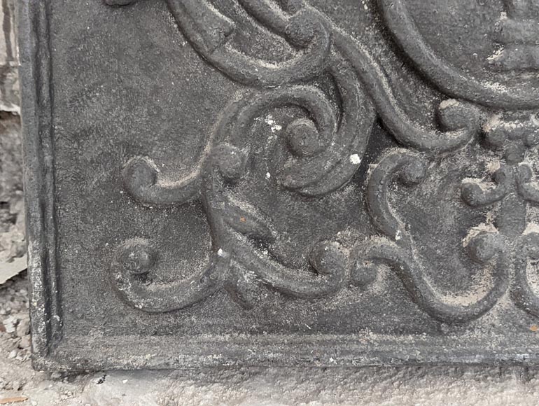 Small fireback with arms of France Small fireback with arms of France-4