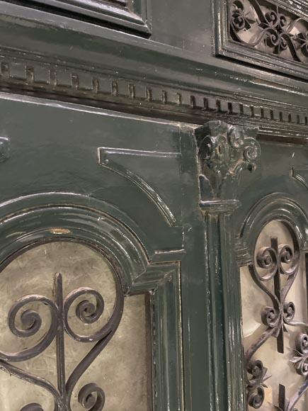 Porte cochère with cast-iron grate Porte cochère with cast-iron grate-3