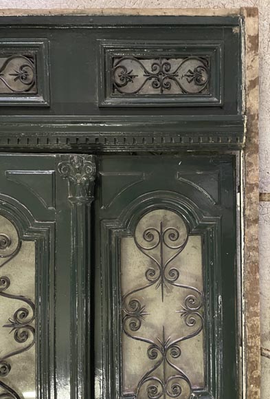 Porte cochère with cast-iron grate Porte cochère with cast-iron grate-4