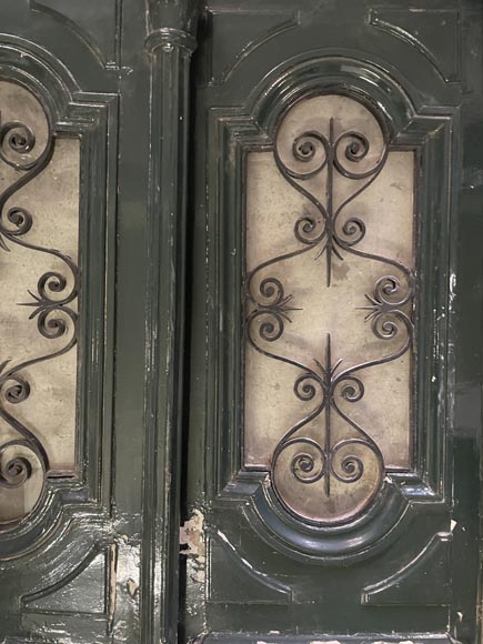 Porte cochère with cast-iron grate Porte cochère with cast-iron grate-5