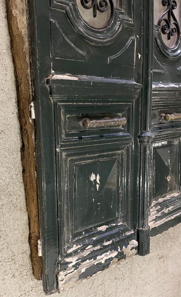 Porte cochère with cast-iron grate Porte cochère with cast-iron grate-9