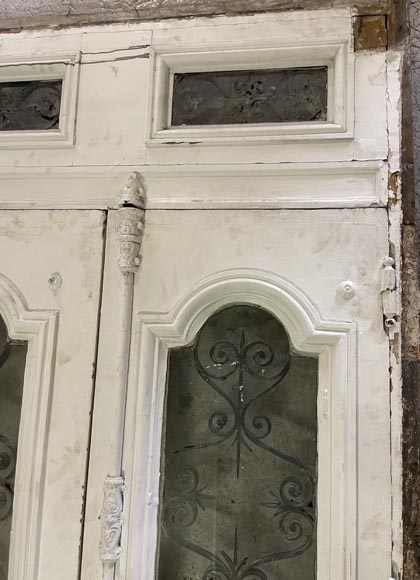 Porte cochère with cast-iron grate Porte cochère with cast-iron grate-12