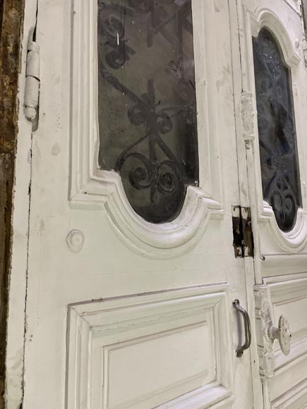 Porte cochère with cast-iron grate Porte cochère with cast-iron grate-15