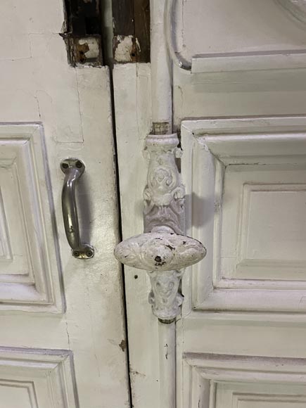 Porte cochère with cast-iron grate Porte cochère with cast-iron grate-16