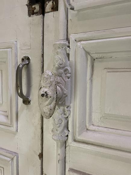 Porte cochère with cast-iron grate Porte cochère with cast-iron grate-17