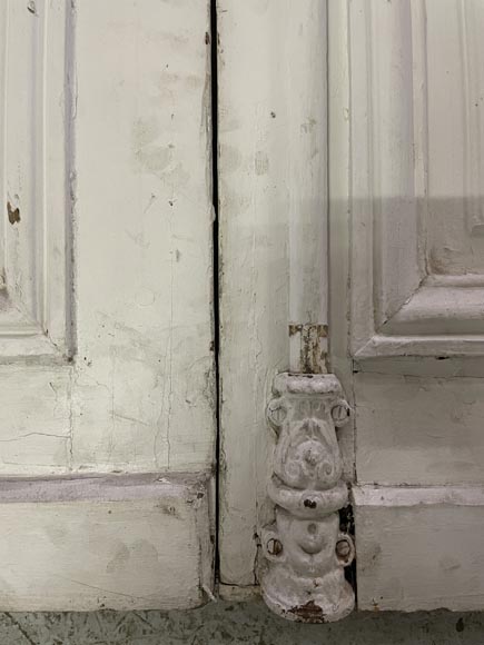 Porte cochère with cast-iron grate Porte cochère with cast-iron grate-18