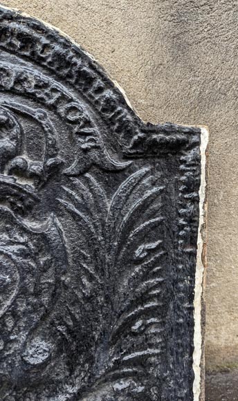 Fireback with the coat of arms of France and the motto  Fireback with the coat of arms of France and the motto