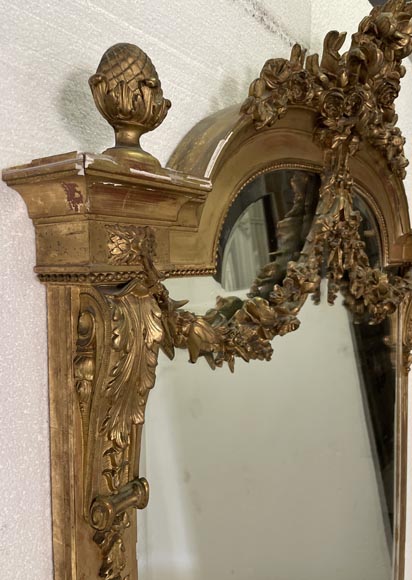 Napoleon III style gilded trumeau with pilasters and flower garlands Napoleon III style gilded trumeau with pilasters and flower garlands-4