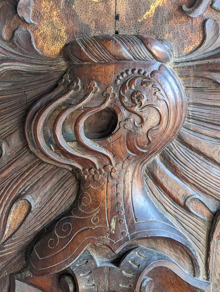 Mantel with Vansittart and Crosbie coat of arms Mantel with Vansittart and Crosbie coat of arms-3