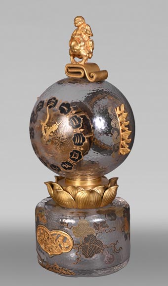 L’Escalier de CRISTAL – Japonist Glass Clock in the Shape of a Sphere Emerging from a Lotus Flower L’Escalier de CRISTAL – Japonist Glass Clock in the Shape of a Sphere Emerging from a Lotus Flower-1