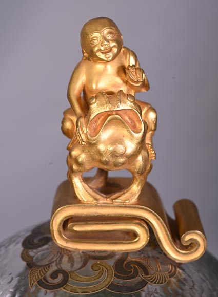 L’Escalier de CRISTAL – Japonist Glass Clock in the Shape of a Sphere Emerging from a Lotus Flower L’Escalier de CRISTAL – Japonist Glass Clock in the Shape of a Sphere Emerging from a Lotus Flower-5