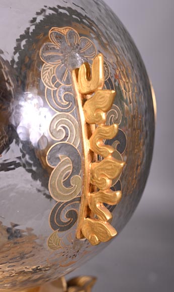 L’Escalier de CRISTAL – Japonist Glass Clock in the Shape of a Sphere Emerging from a Lotus Flower L’Escalier de CRISTAL – Japonist Glass Clock in the Shape of a Sphere Emerging from a Lotus Flower-9