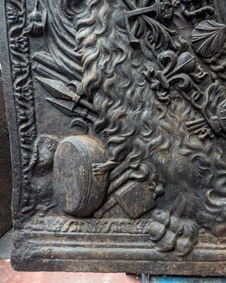 Fireback with the coat of arms of France, with a head of Apollo and the skin of a lion Fireback with the coat of arms of France, with a head of Apollo and the skin of a lion-13