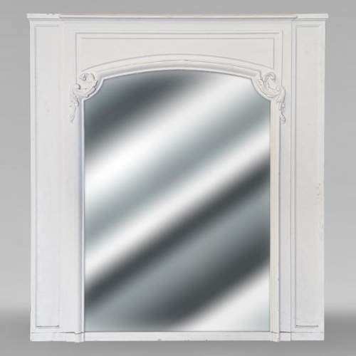 Regency-style moulded trumeau with rounded frame and acanthus leaves in the corners