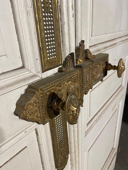 Large moulded double door with gilded Napoleon III lock Large moulded double door with gilded Napoleon III lock-2