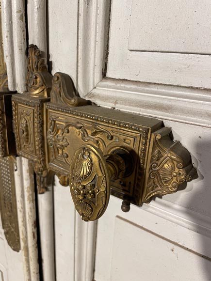 Large moulded double door with gilded Napoleon III lock Large moulded double door with gilded Napoleon III lock-3
