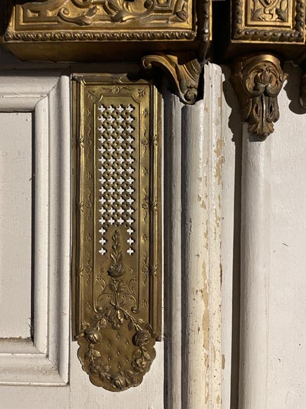 Large moulded double door with gilded Napoleon III lock Large moulded double door with gilded Napoleon III lock-7