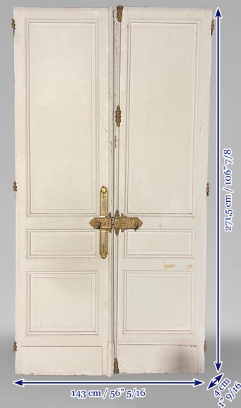 Large moulded double door with gilded Napoleon III lock Large moulded double door with gilded Napoleon III lock-12