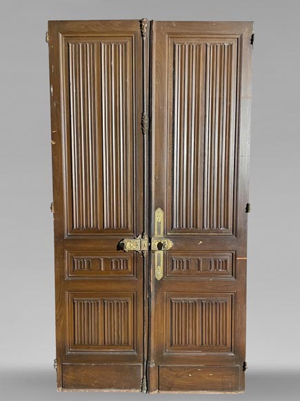 Oak double door with napkin fold decoration Oak double door with napkin fold decoration-0