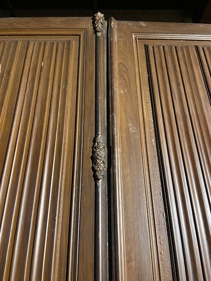 Oak double door with napkin fold decoration Oak double door with napkin fold decoration-1