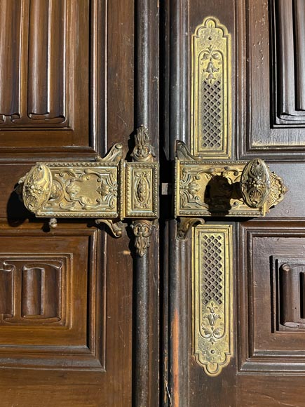 Oak double door with napkin fold decoration Oak double door with napkin fold decoration-2