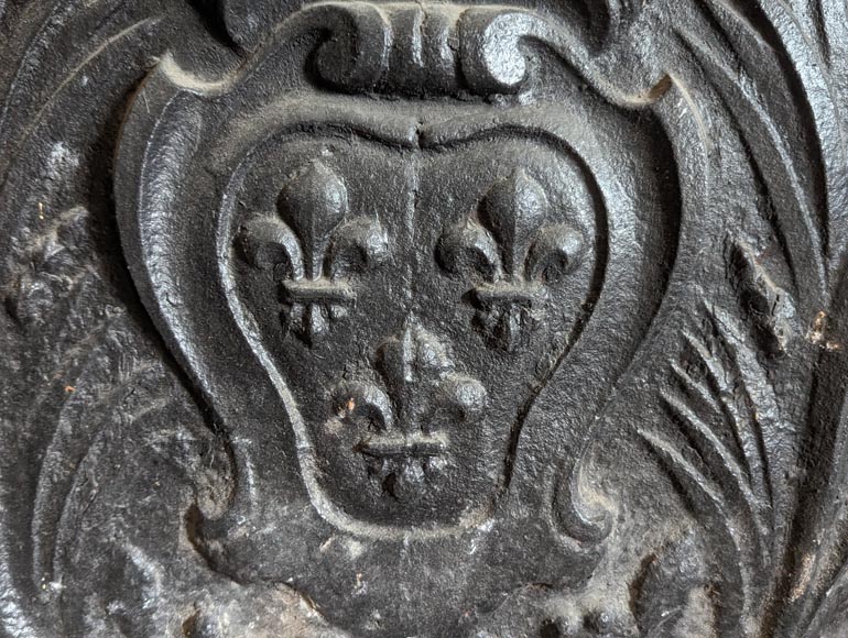Fireback with the Arms of France from the 18th century Fireback with the Arms of France from the 18th century-1