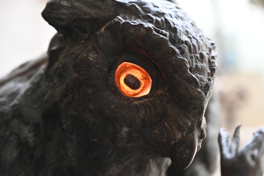 Anonymous, Bronze statue of a Eurasian eagle-owl clutching a snake, late 19th-early 20th century Anonymous, Bronze statue of a Eurasian eagle-owl clutching a snake, late 19th-early 20th century-6