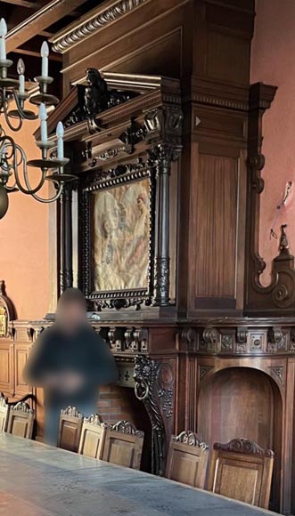 Neo-Renaissance base panelling with lions Neo-Renaissance base panelling with lions-0