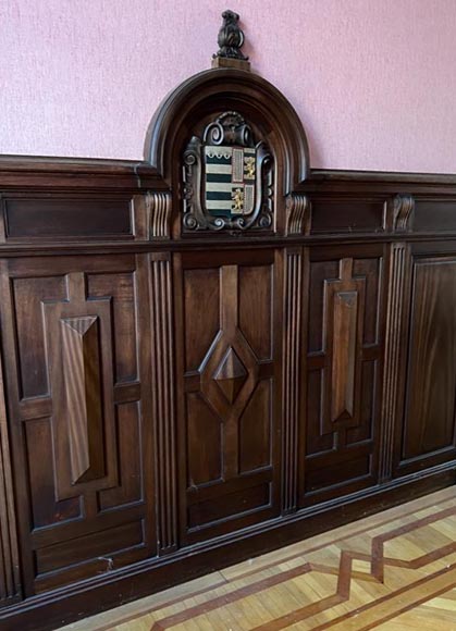 Neo-Renaissance base panelling with lions Neo-Renaissance base panelling with lions-1