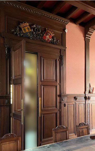 Neo-Renaissance base panelling with lions Neo-Renaissance base panelling with lions-8