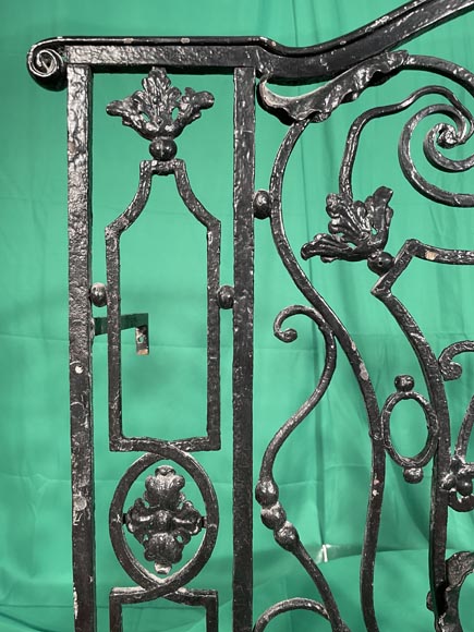 Cast-iron screnn with shell, 18th century Cast-iron screnn with shell, 18th century-3