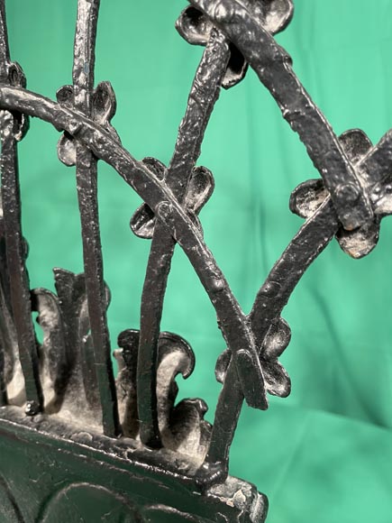 Cast-iron screnn with shell, 18th century Cast-iron screnn with shell, 18th century-6