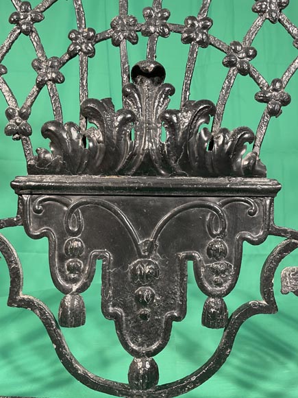 Cast-iron screnn with shell, 18th century Cast-iron screnn with shell, 18th century-8