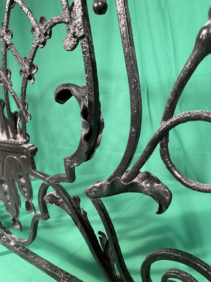 Cast-iron screnn with shell, 18th century Cast-iron screnn with shell, 18th century-9