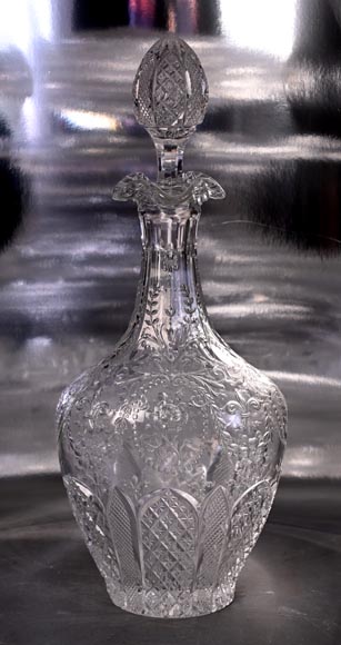 Pair of Engraved Crystal Wine Decanters, Cristallerie de Saint-Louis Pair of Engraved Crystal Wine Decanters, Cristallerie de Saint-Louis-3