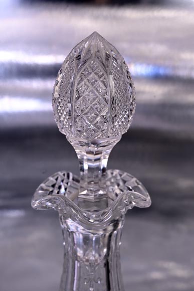 Pair of Engraved Crystal Wine Decanters, Cristallerie de Saint-Louis Pair of Engraved Crystal Wine Decanters, Cristallerie de Saint-Louis-4