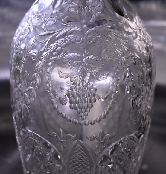 Pair of Engraved Crystal Wine Decanters, Cristallerie de Saint-Louis Pair of Engraved Crystal Wine Decanters, Cristallerie de Saint-Louis-8