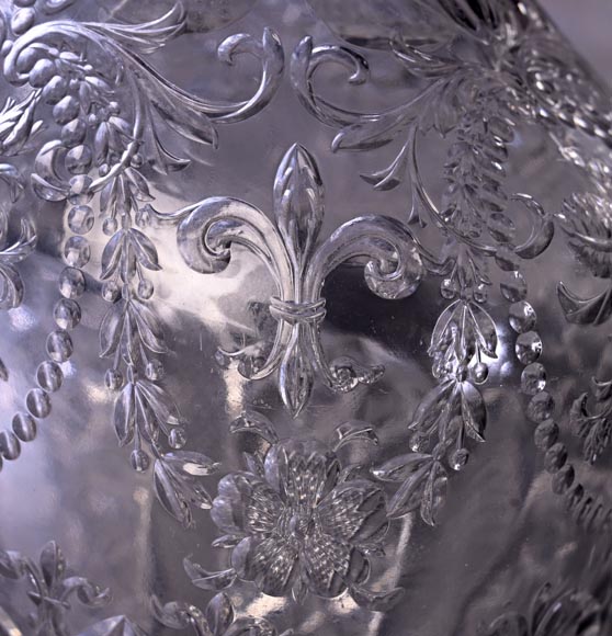 Pair of Engraved Crystal Wine Decanters, Cristallerie de Saint-Louis Pair of Engraved Crystal Wine Decanters, Cristallerie de Saint-Louis-9