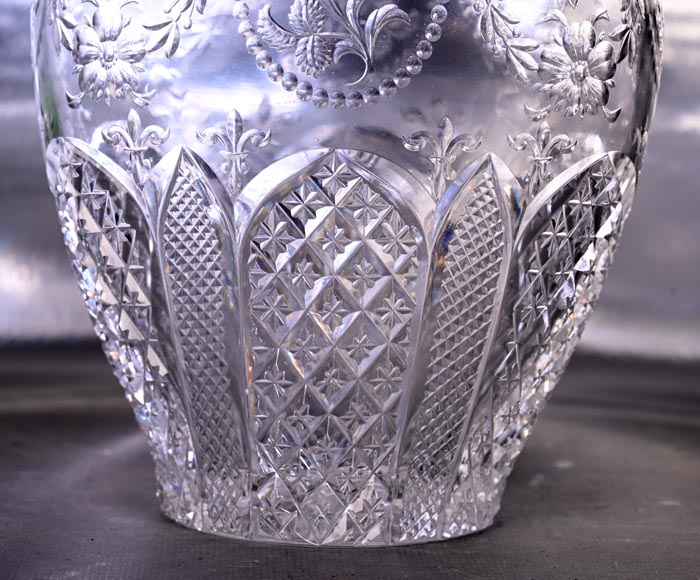 Pair of Engraved Crystal Wine Decanters, Cristallerie de Saint-Louis Pair of Engraved Crystal Wine Decanters, Cristallerie de Saint-Louis-10