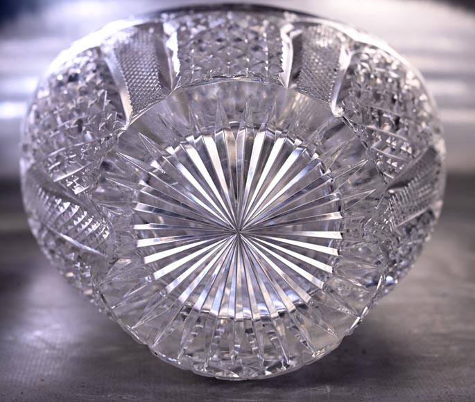 Pair of Engraved Crystal Wine Decanters, Cristallerie de Saint-Louis Pair of Engraved Crystal Wine Decanters, Cristallerie de Saint-Louis-13