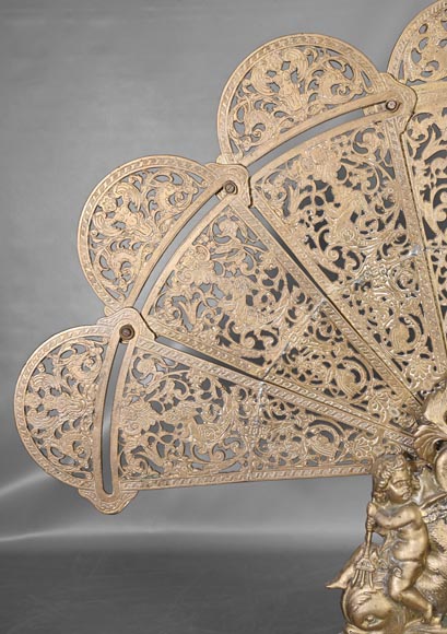 Large Napoleon III style fan-shaped fire screen with dolphin and putti decoration Large Napoleon III style fan-shaped fire screen with dolphin and putti decoration-4