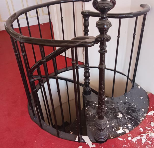 Spiral staircase in painted oak Spiral staircase in painted oak-1