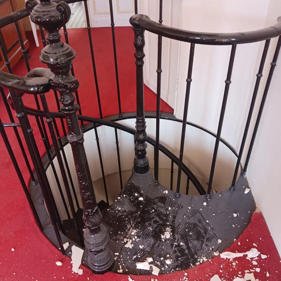 Spiral staircase in painted oak Spiral staircase in painted oak-2