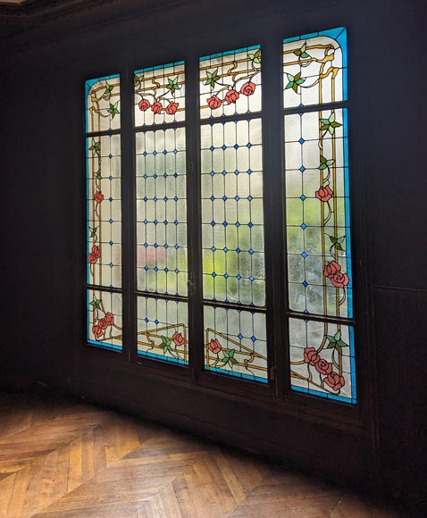 Large Napoleon III stained glass window with rose decorations Large Napoleon III stained glass window with rose decorations-1