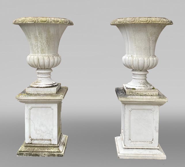 Pair of white marble Medici vases, 1980 Pair of white marble Medici vases, 1980-0