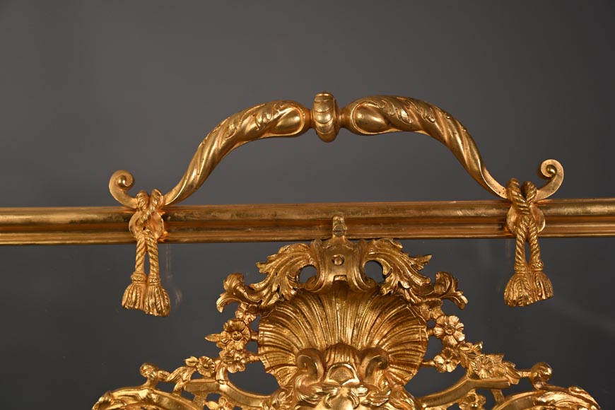 Napoleon III style fireback with woman's mask and garland of flowers in gilded bronze and glass. Napoleon III style fireback with woman's mask and garland of flowers in gilded bronze and glass.-2