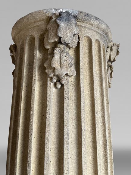 Pair of columns with oak leaves in carved wood and stucco, late 19th century Pair of columns with oak leaves in carved wood and stucco, late 19th century-2